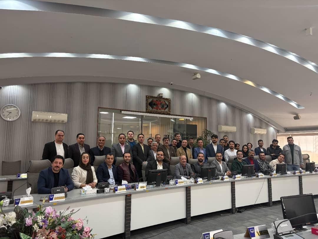 جلسه هم‌اندیشی سازندگان و مجریان ذیصلاح